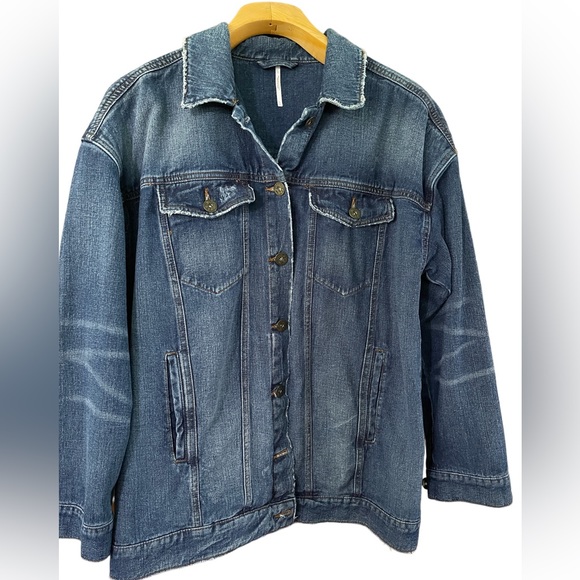 Free People Distressed Denim Trucker Jacket size L EUC - Picture 4 of 11